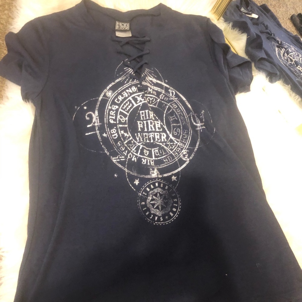 Women’s short sleeve top